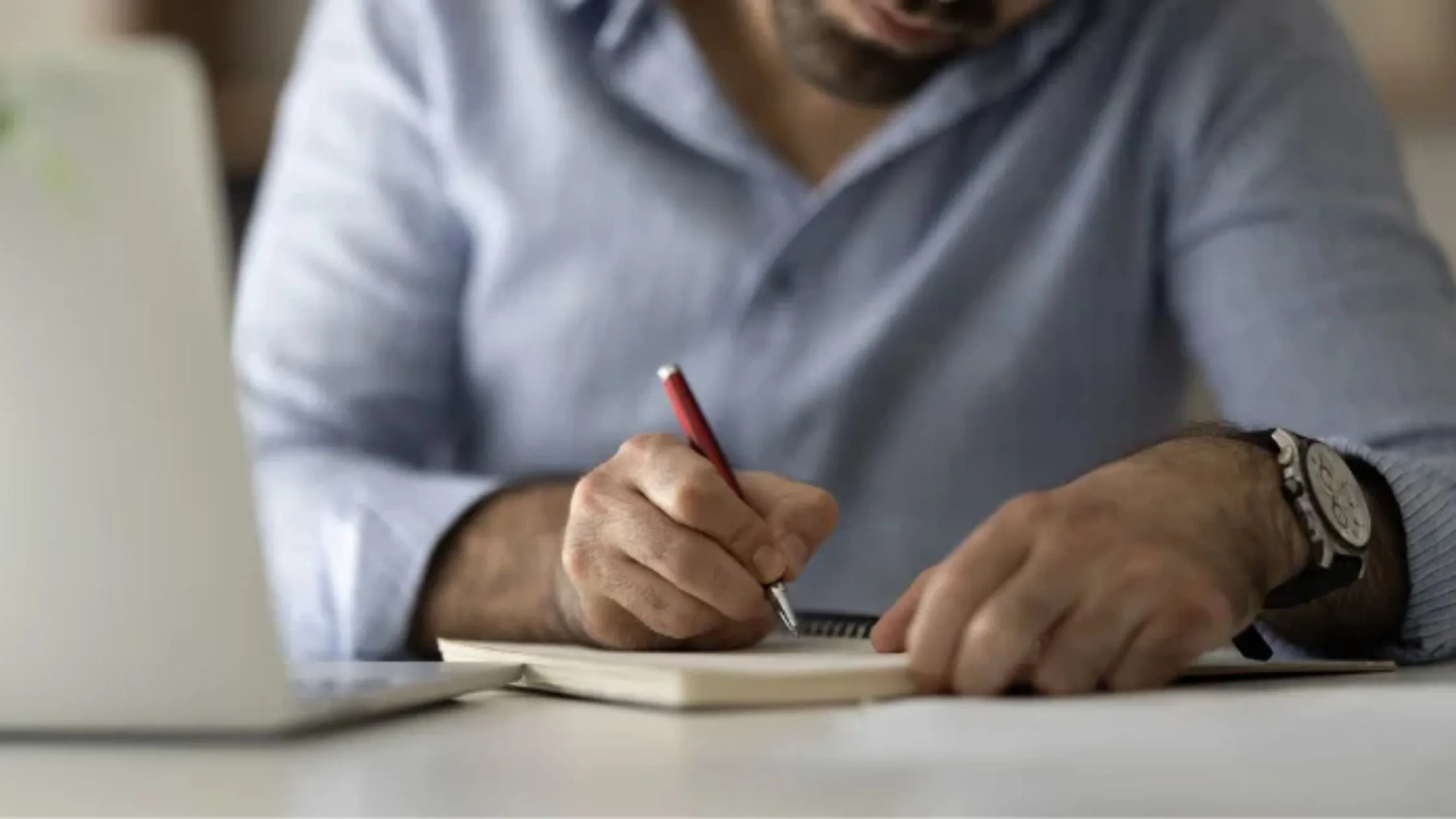 How Experts Can Contribute to Student Research Using Essay Writing Service