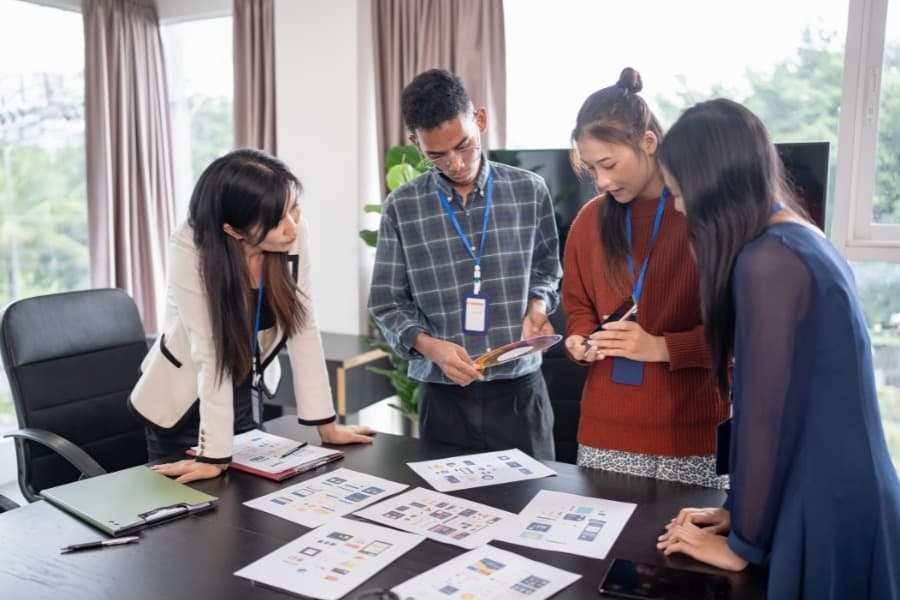 Partner with GOS for your hybrid mobile app development solution