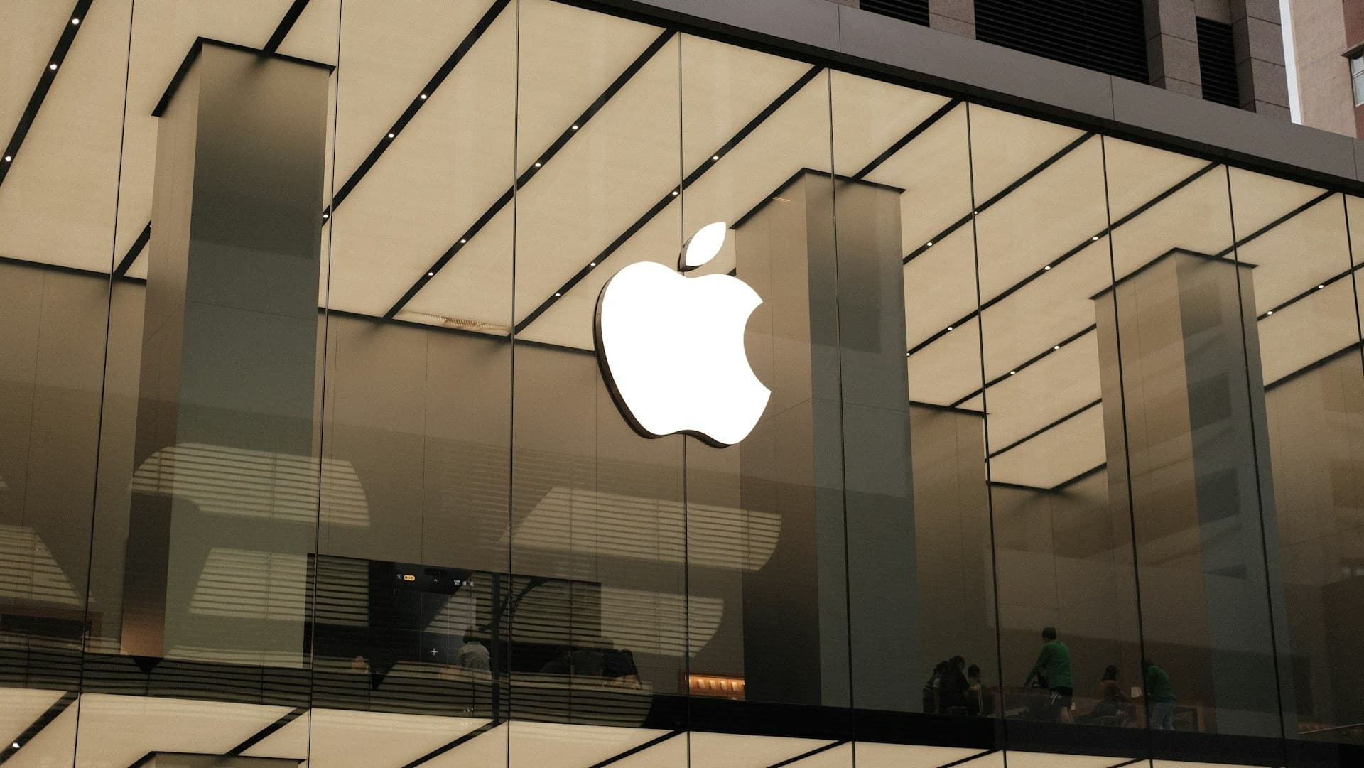 How Apple Delivers Value with Bain's Pyramid