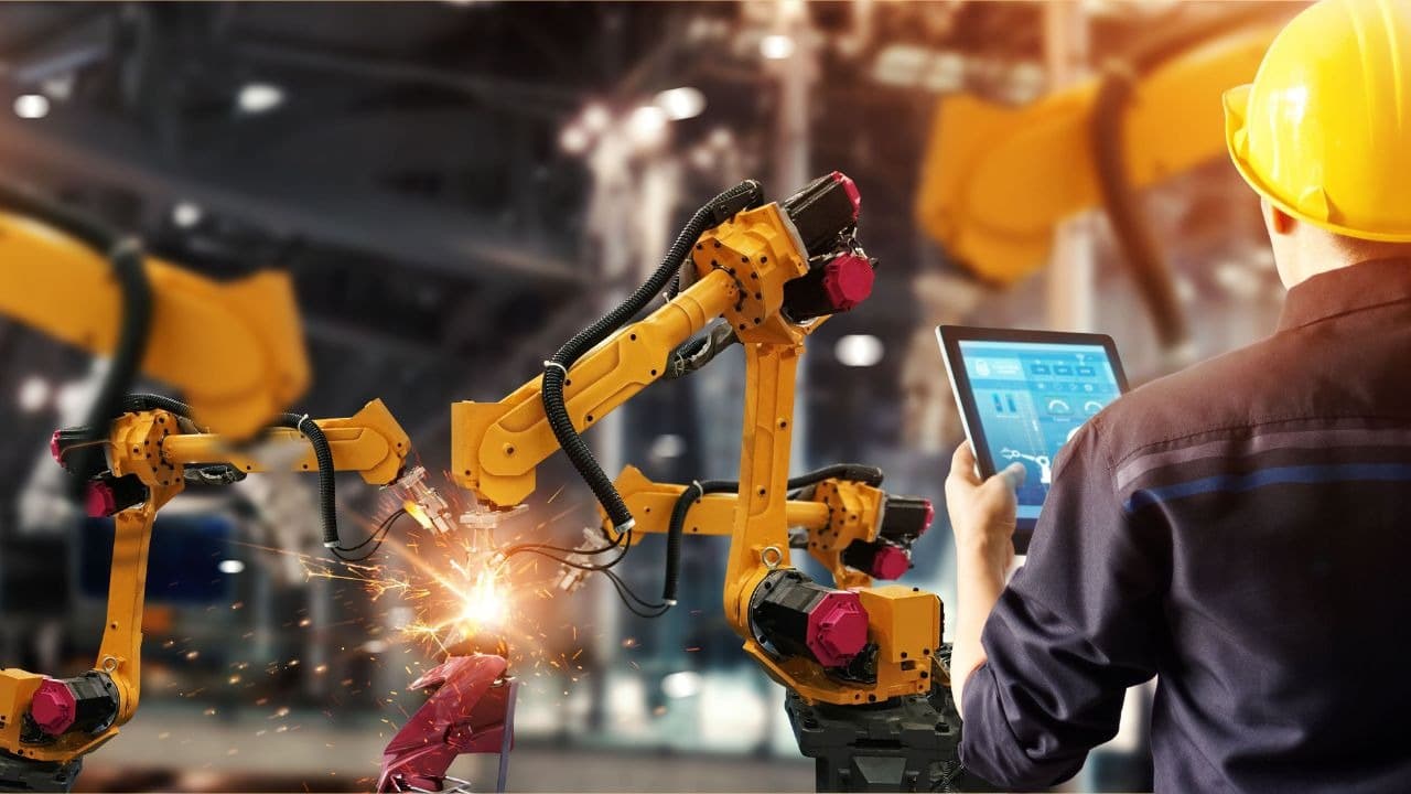 Leading People Through Digital Transformation for Manufacturing
