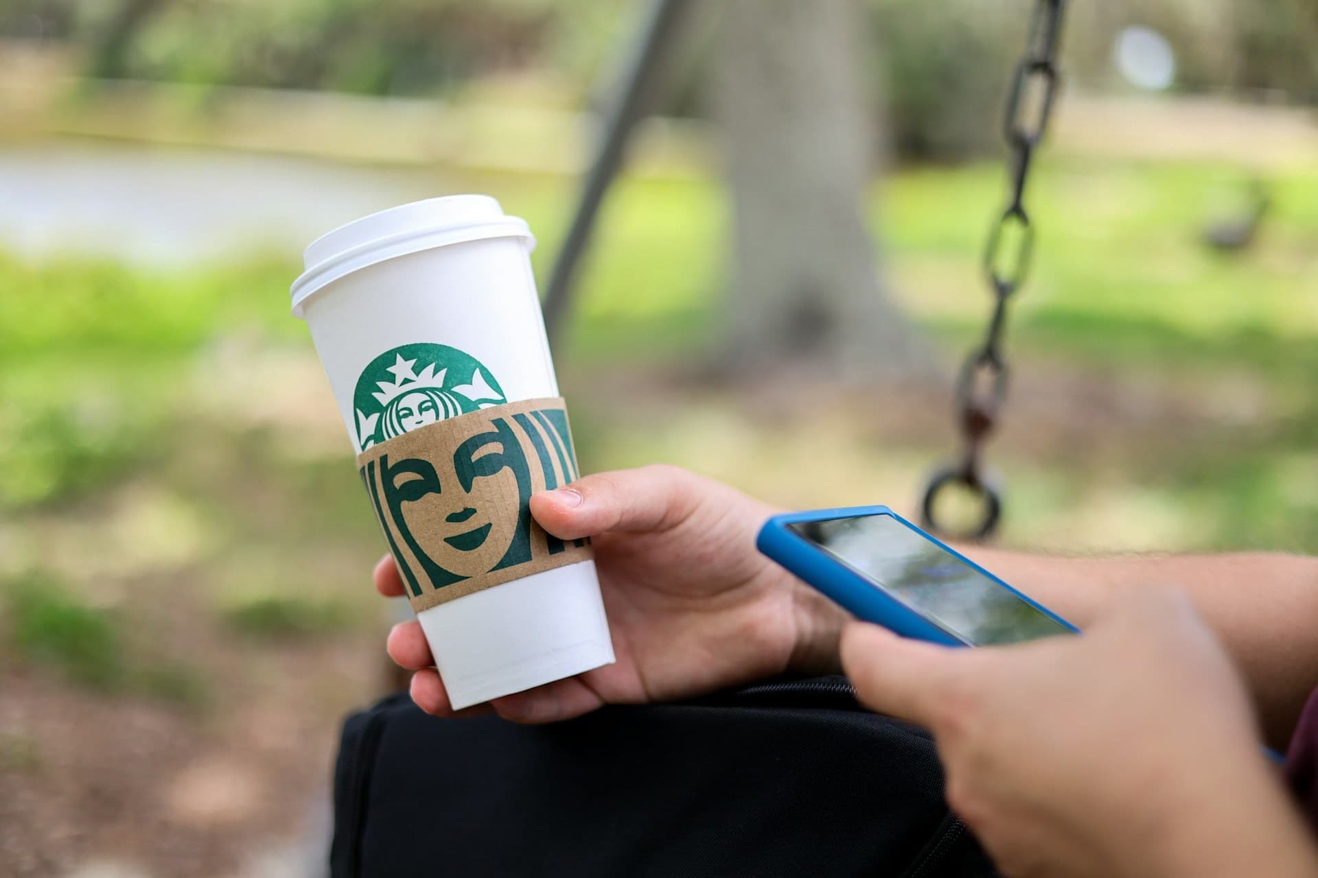 Retail, E-commerce, and Consumer Brands Digital Transformation trends, example: starbuck